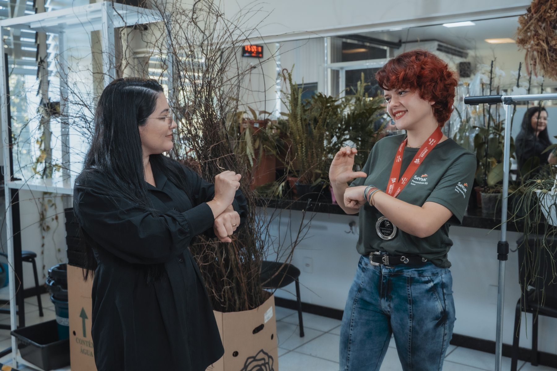 Libras no ambiente profissional: comunicação assertiva inicial