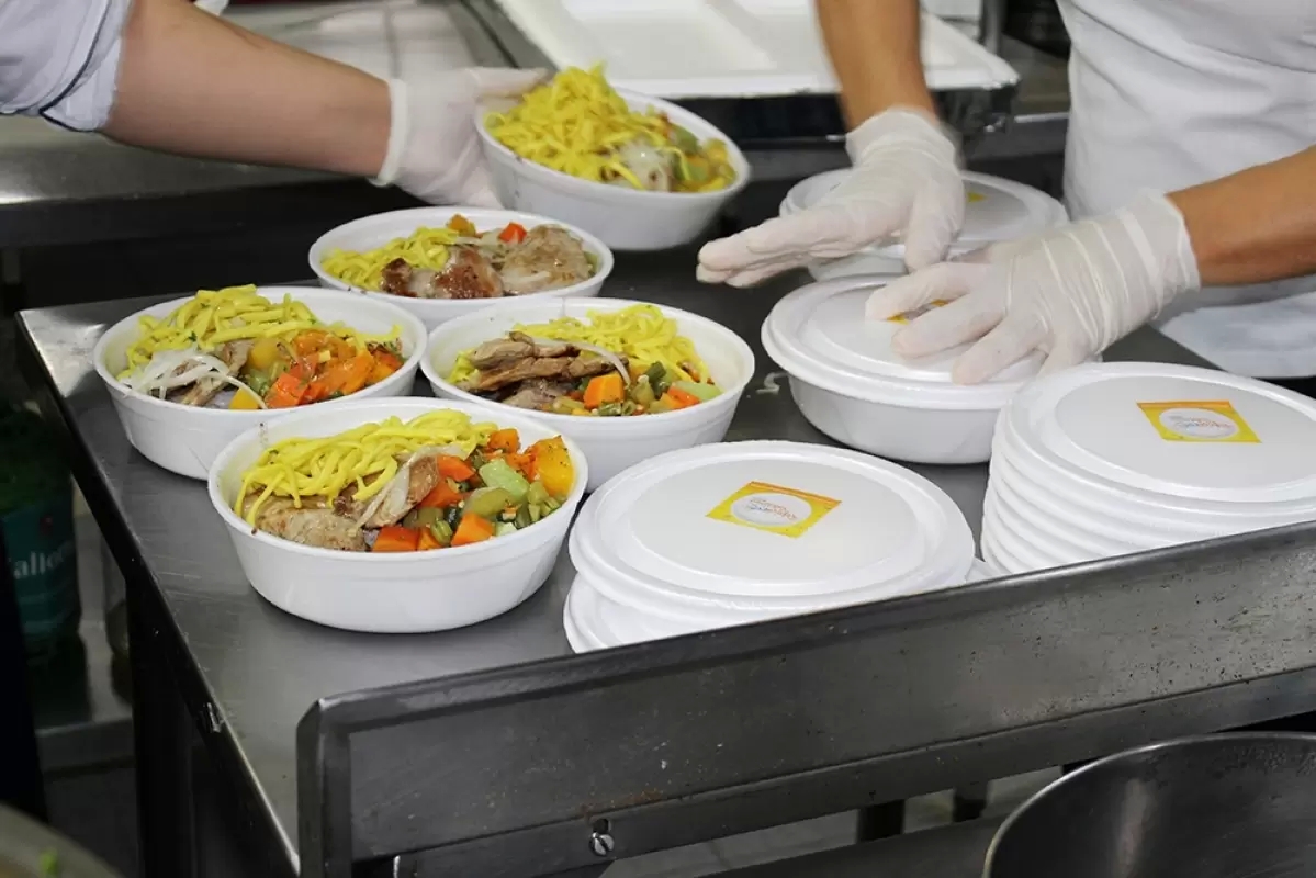 Projeto Refeições Solidárias distribuirá 100 refeições por dia para famílias carentes