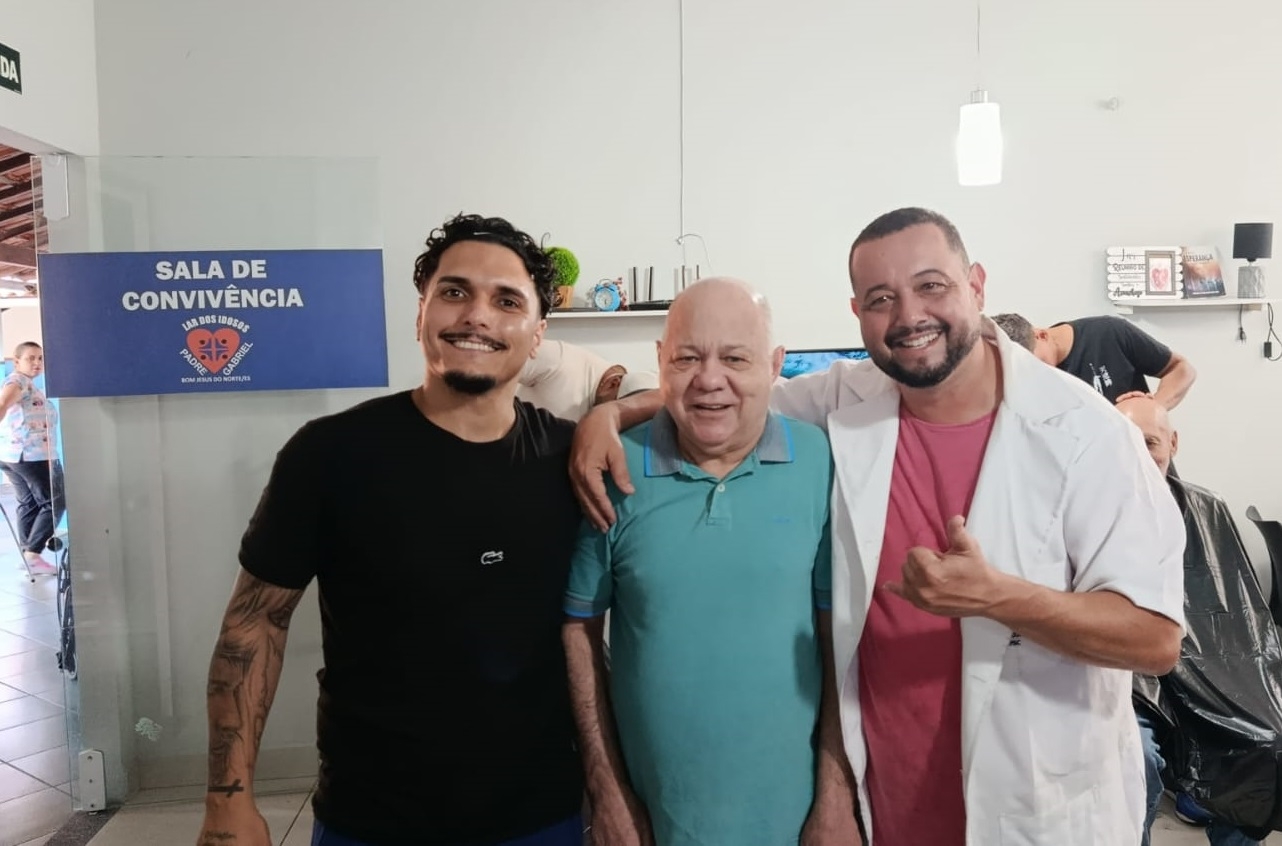 Idosos e crianças autistas de Bom Jesus do Norte recebem corte de cabelo gratuito de alunos de Barbeiro do Senac-ES