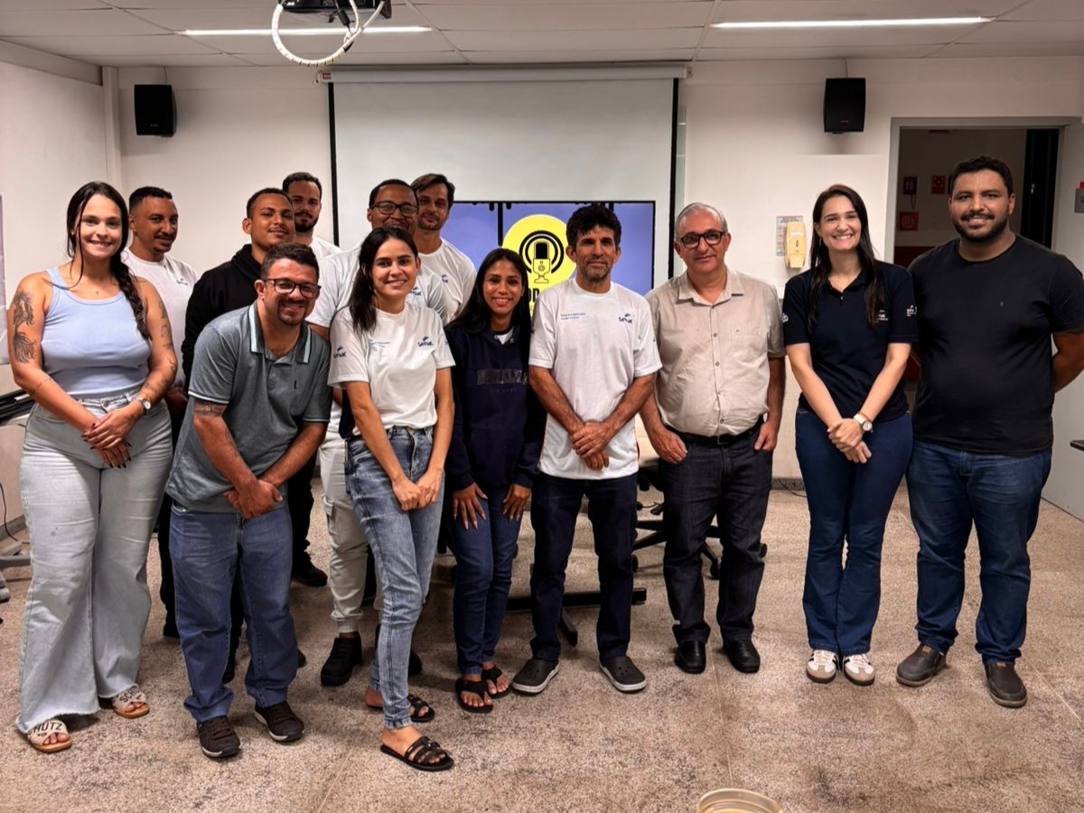 Alunos do curso Técnico em Logística do Senac de Linhares produzem podcast com convidado especial para falar sobre tendências do mercado