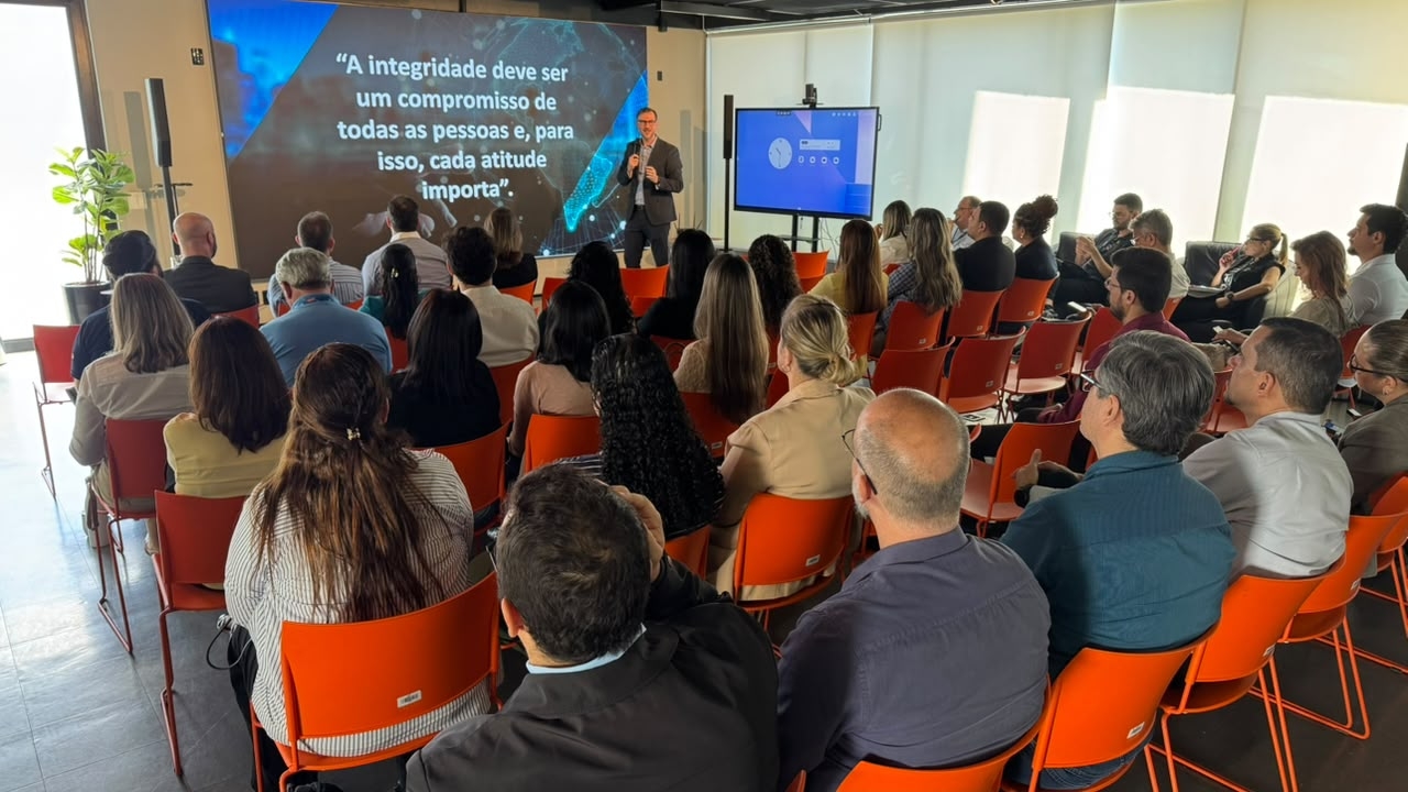 Gestores do Senac-ES participam de palestra sobre integridade com o objetivo de fortalecer a cultura institucional 