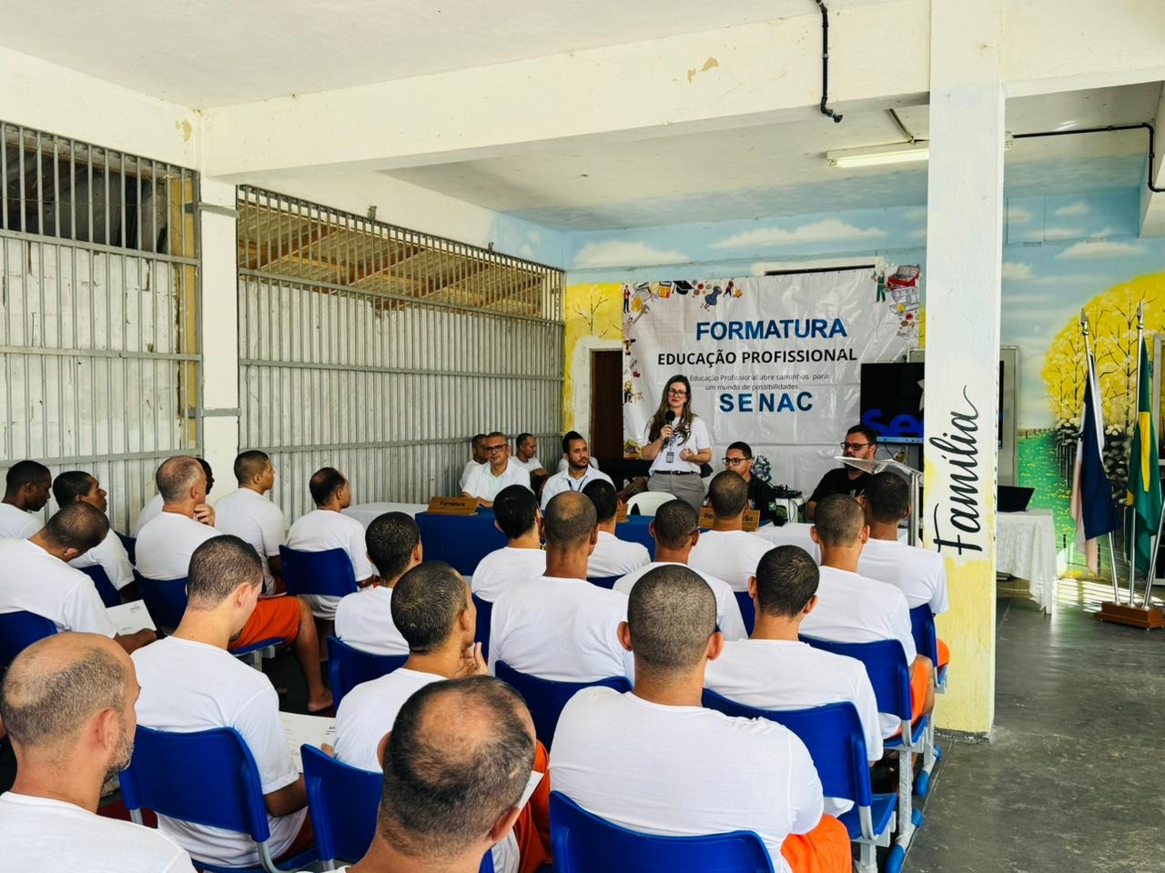 Senac de Linhares realiza formatura de mais 39 internos do sistema prisional em cursos de assistente de Logística e Recursos Humanos