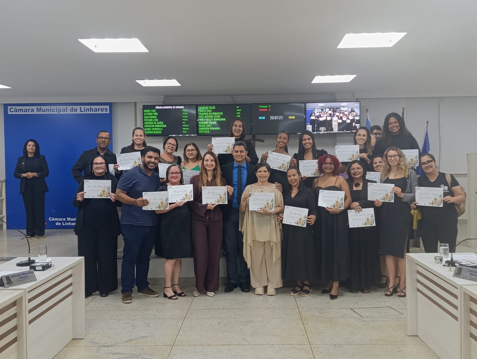 Alunos do Senac-ES recebem homenagem na Câmara de Vereadores de Linhares em reconhecimento pela Cartilha Bilíngue de Libras no Contexto da Saúde