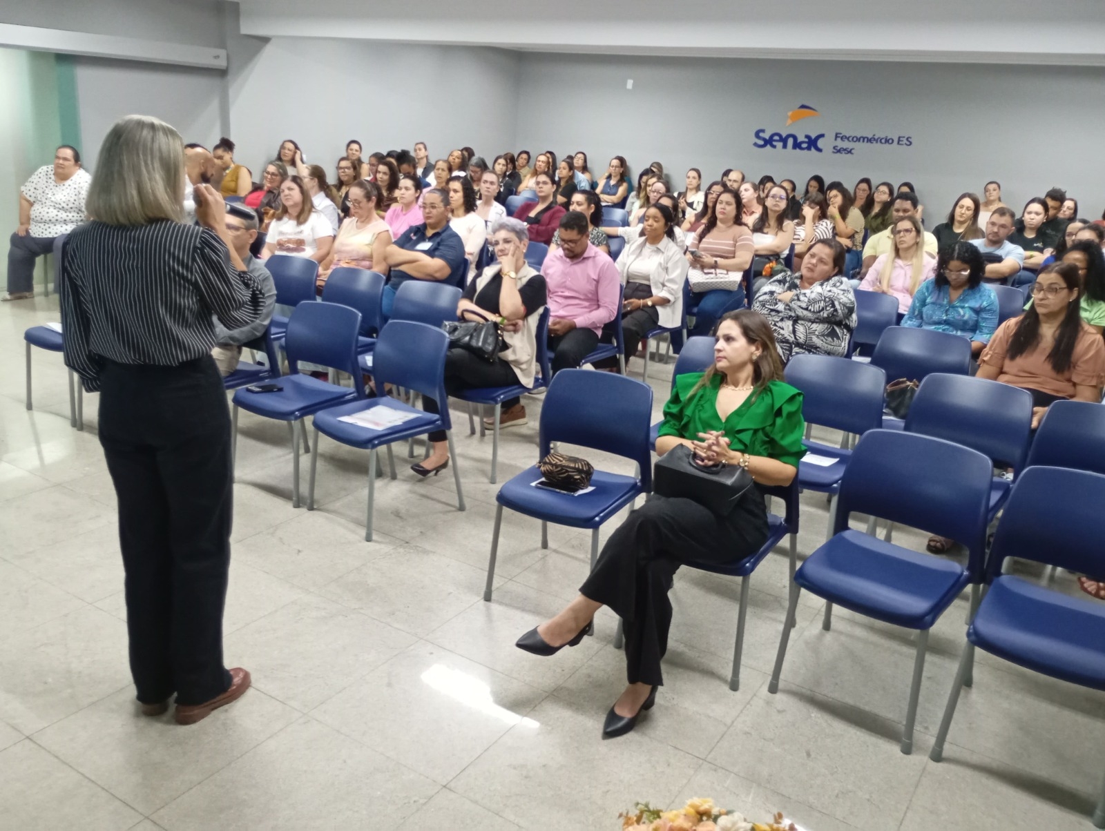 Auditório do Senac de Cachoeiro de Itapemirim sedia seminário sobre primeira infância; evento inclui palestra com instrutora da unidade local