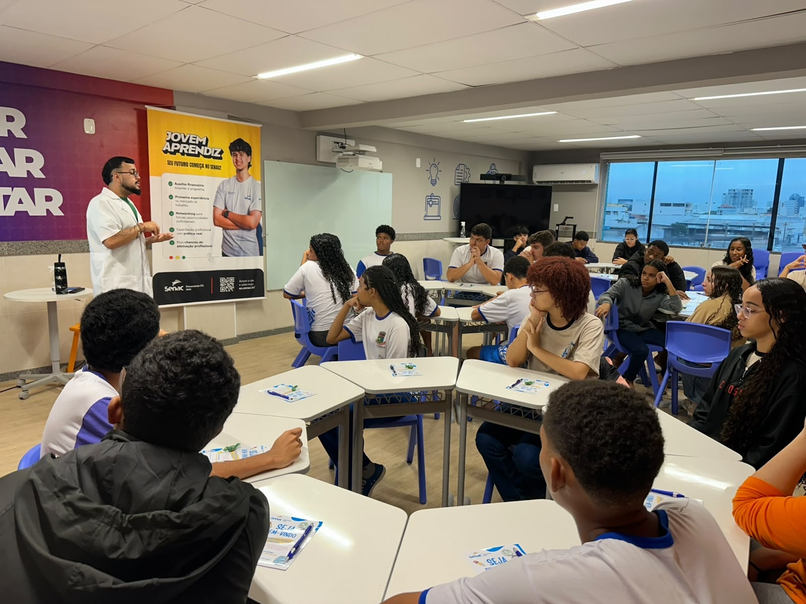 Jovem Aprendiz: Senac de Linhares recebe alunos da rede pública para formação sobre empregabilidade e orientações sobre o primeiro emprego