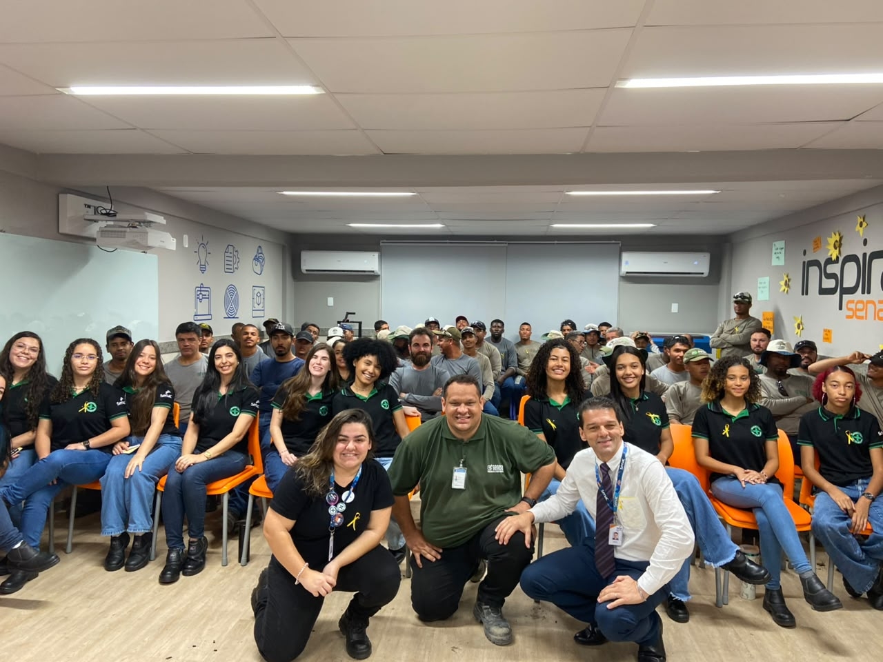 Alunos do curso de Técnico em Segurança do Trabalho do Senac Linhares promovem treinamento prático sobre saúde mental e direção defensiva para empresa parceira