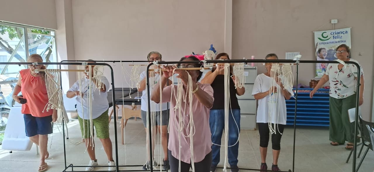 Senac de São Mateus e projeto Zepelim qualificam mulheres em cursos de técnicas de macramê, confecção de bolsas em crochê e design de sobrancelhas e depilação egípcia