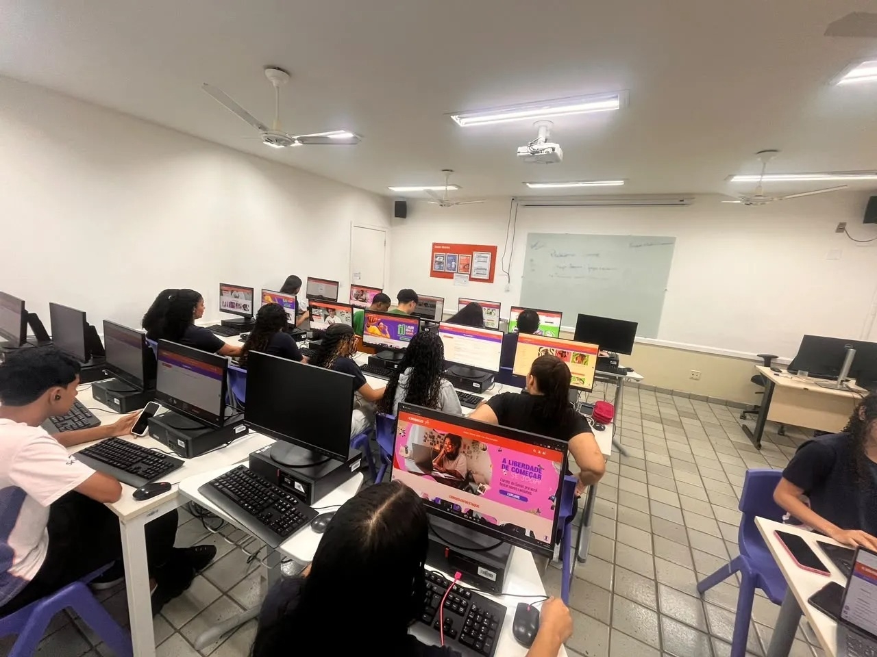 Plataformas educacionais são apresentadas para os estudantes do Senac de Colatina