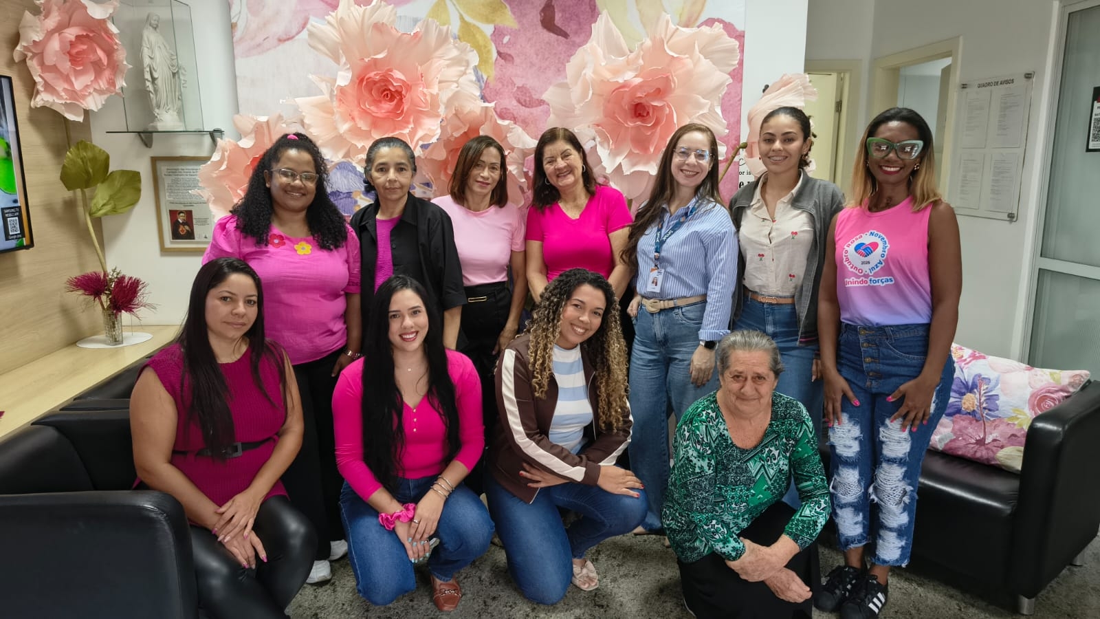 Outubro Rosa: alunos do Senac-ES levam serviços de corte, escova e hidratação a pacientes oncológicos em Cachoeiro de Itapemirim