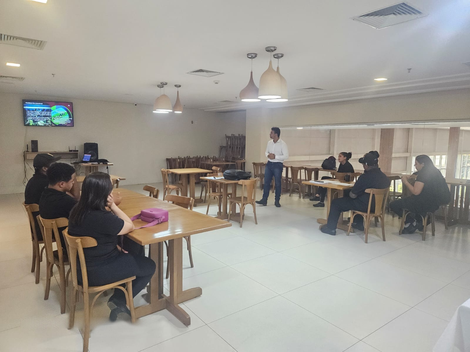 Senac-ES e Parceiros formam turma garçons e garçonetes em Aracruz