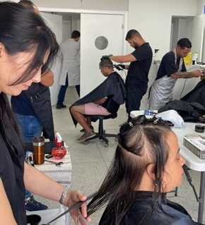 Senac-ES celebra Novembro Azul realizando ação social em clínica de hemodiálise em Vila Velha