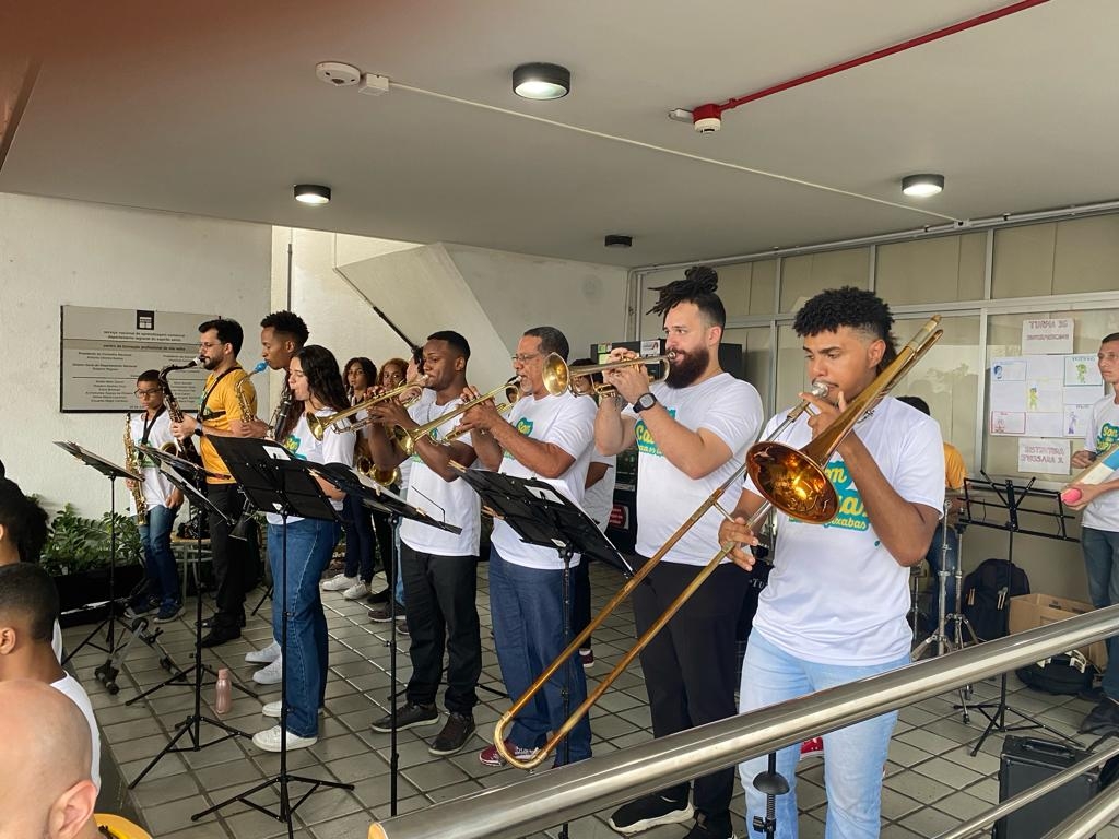 Orquestra Ao Som das Caieiras encanta o público no Senac em Vila Velha
