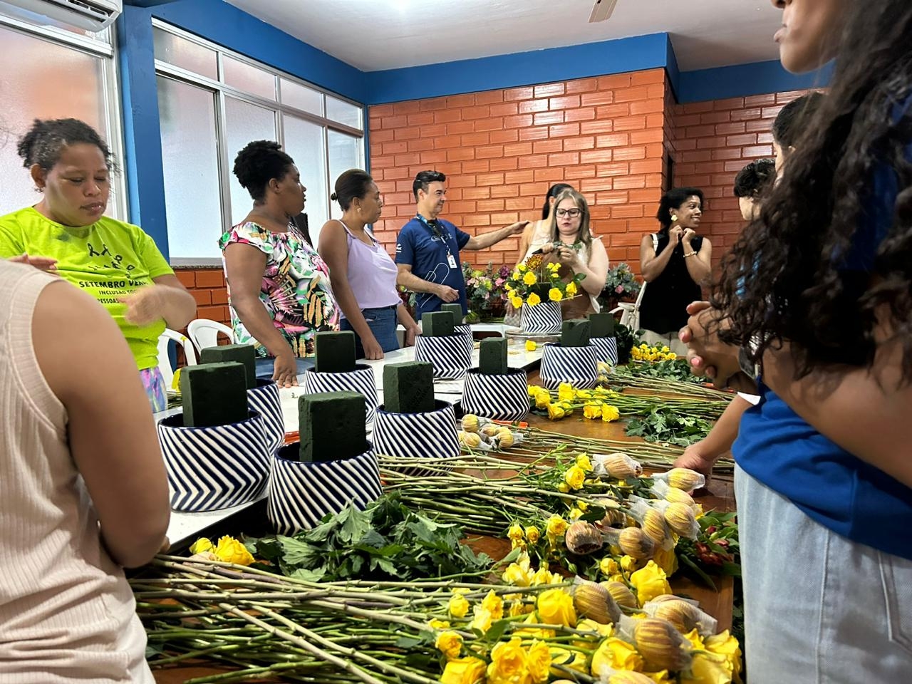 Projeto Ao Som das Flores qualifica pessoas atendidas pela APAE de Cachoeiro de Itapemirim