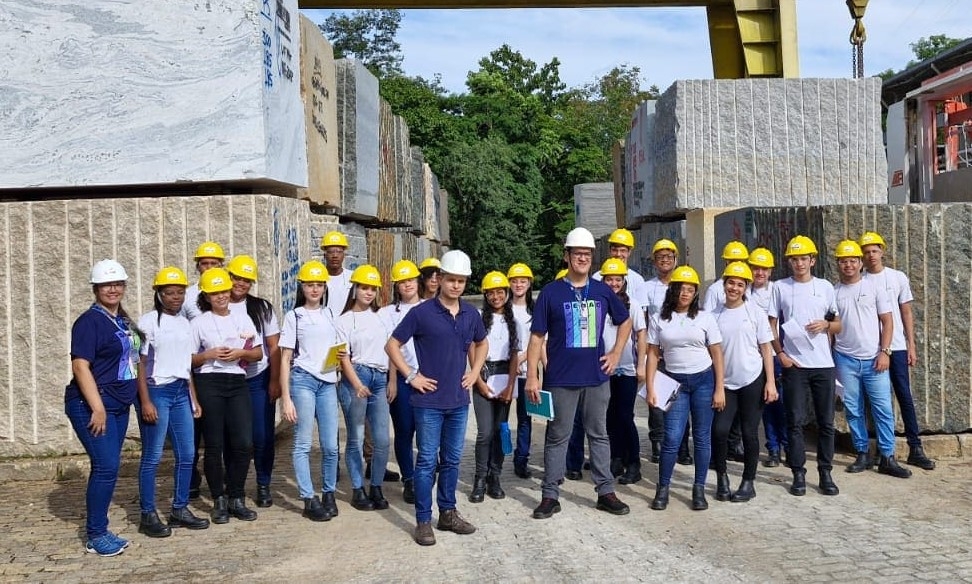 Senac-ES leva alunos de Técnico em Segurança do Trabalho a empresas de rochas ornamentais de Cachoeiro de Itapemirim