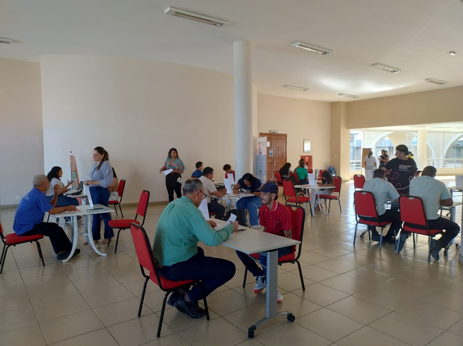 Mutirão de empregos do Senac-ES em Aracruz atrai grande público e encaminha candidatos para o mercado de trabalho