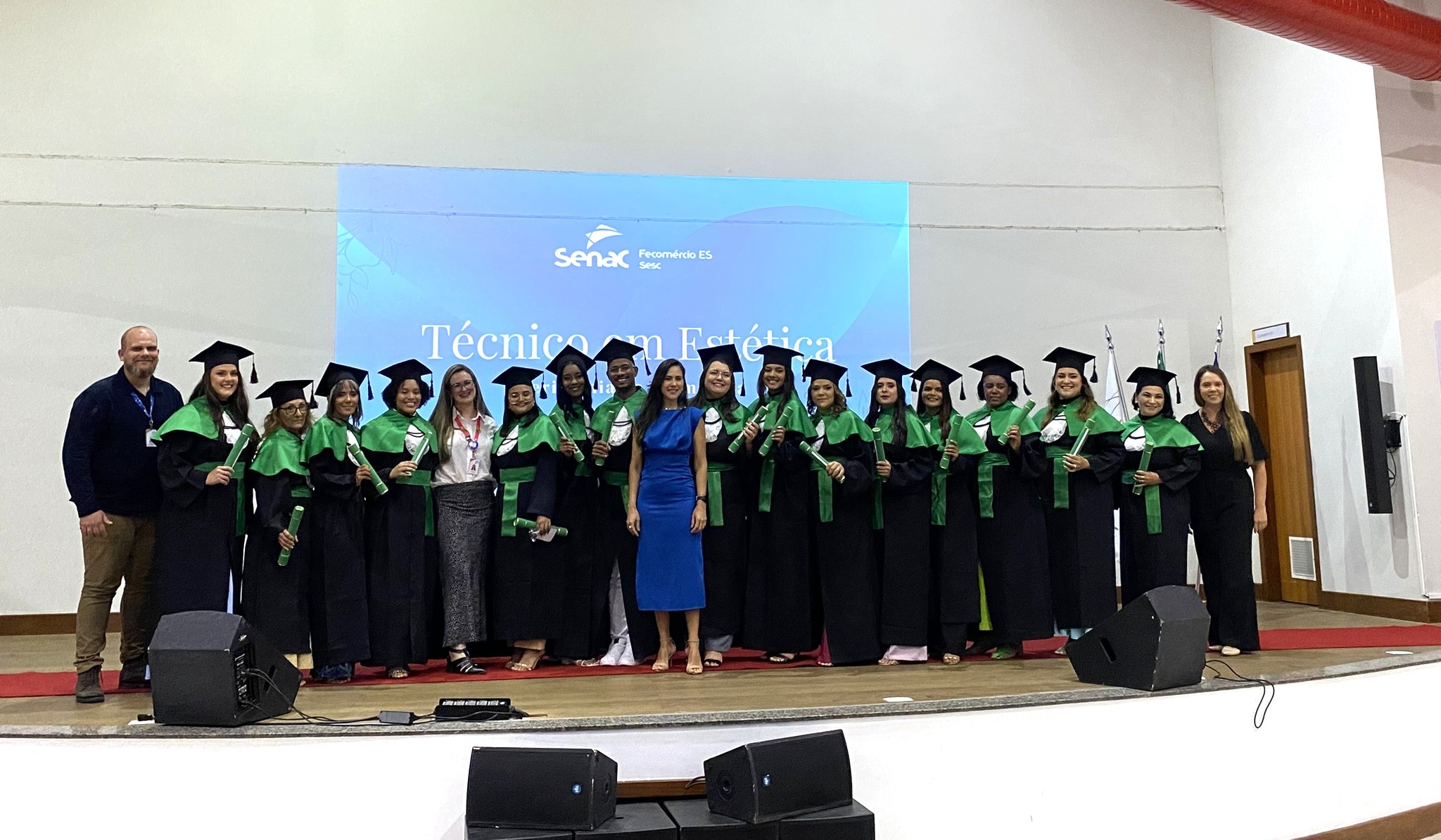 Estudantes do Senac de Linhares superam obstáculos e comemoram a formatura do curso Técnico em Estética